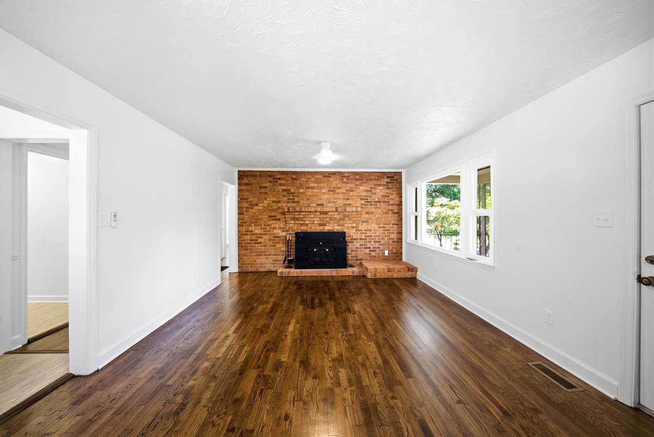 681 Jackson St - Photo 3 of 20