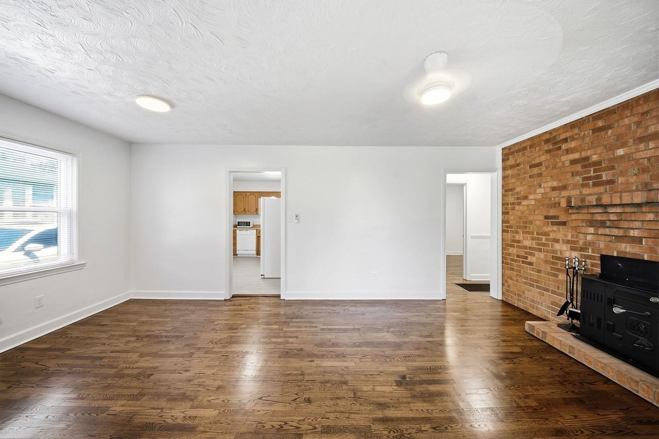 681 Jackson St - Photo 4 of 20