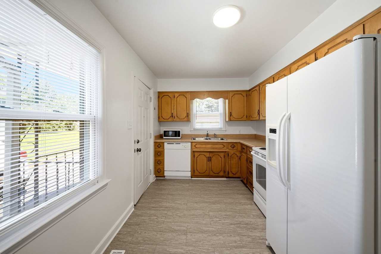 681 Jackson St - Photo 5 of 20