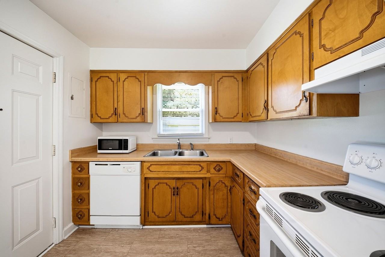 681 Jackson St - Photo 7 of 20