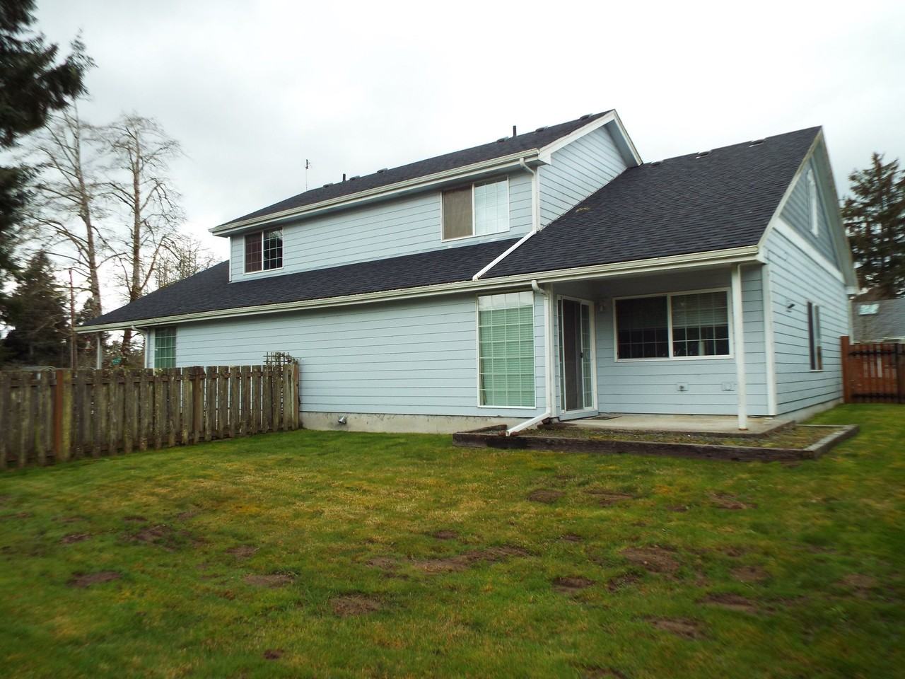 734 Nw Date Ave - Photo 5 of 31