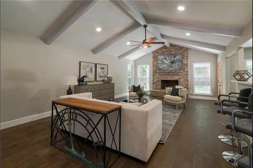 4704 Woodside Dr - Photo 3 of 18