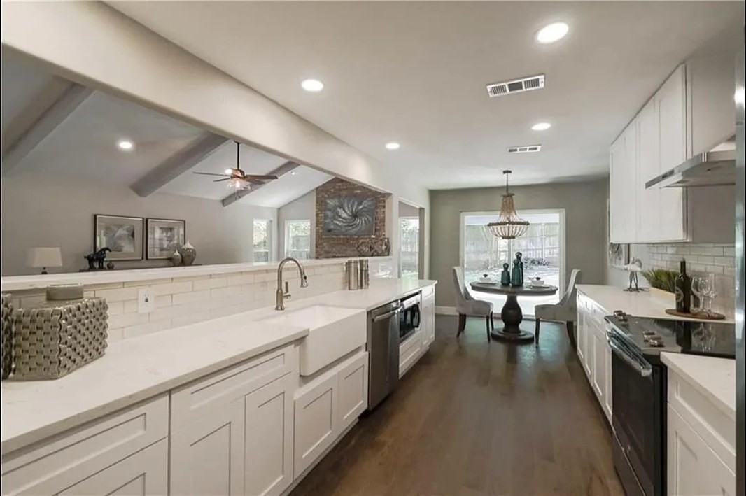 4704 Woodside Dr - Photo 4 of 18