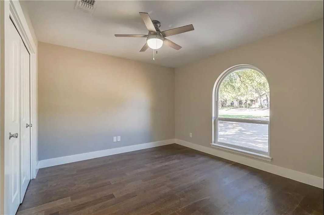 4704 Woodside Dr - Photo 6 of 18