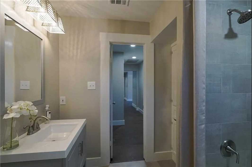 4704 Woodside Dr - Photo 7 of 18
