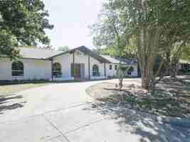 featured image of 4704 Woodside Dr