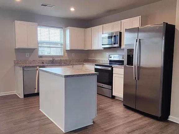 1047 Wickersham Way - Photo 3 of 15
