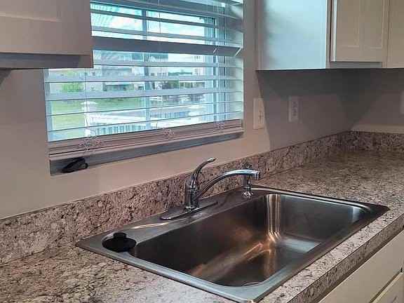 1047 Wickersham Way - Photo 5 of 15