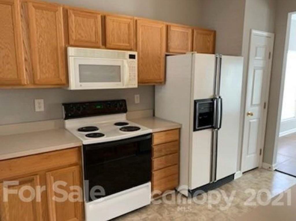 1234 Rocket Ln - Photo 3 of 15