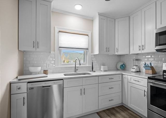 111 W Caswell St - Photo 4 of 17