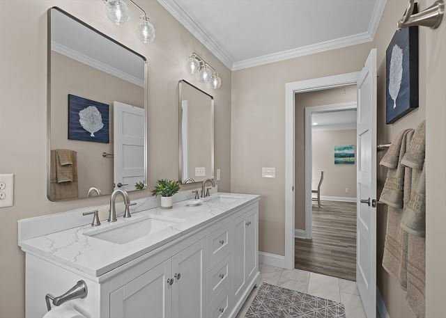 111 W Caswell St - Photo 7 of 17