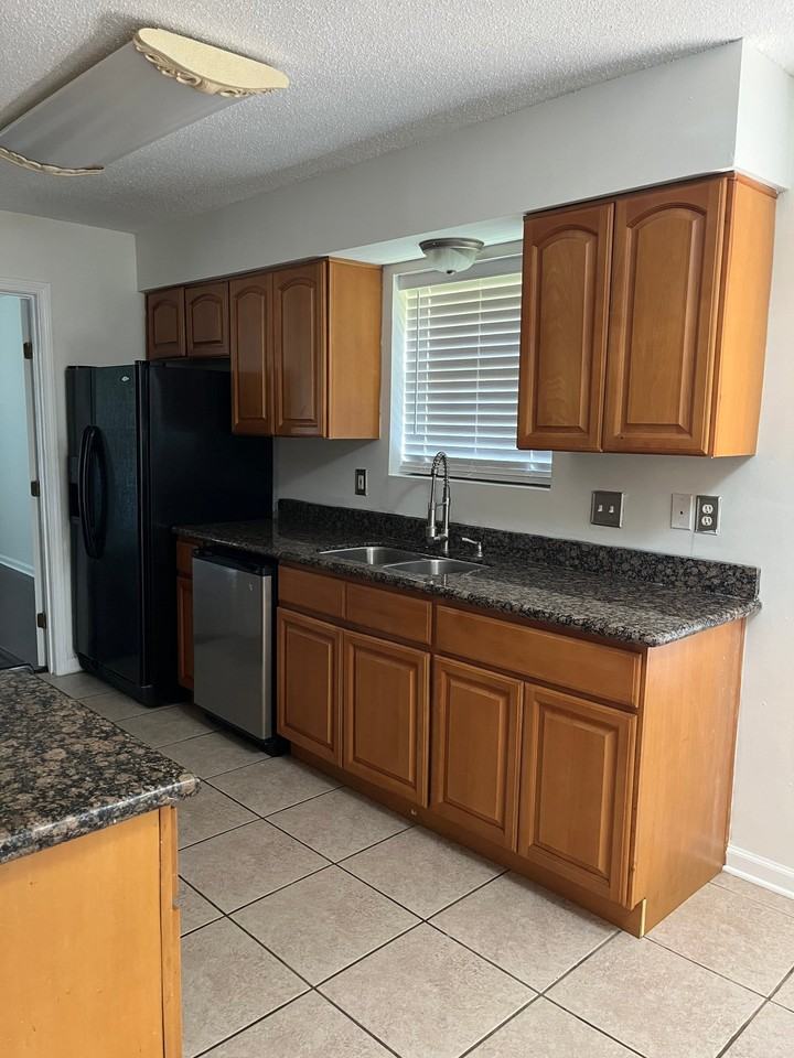 7170 Wayside Dr - Photo 5 of 12
