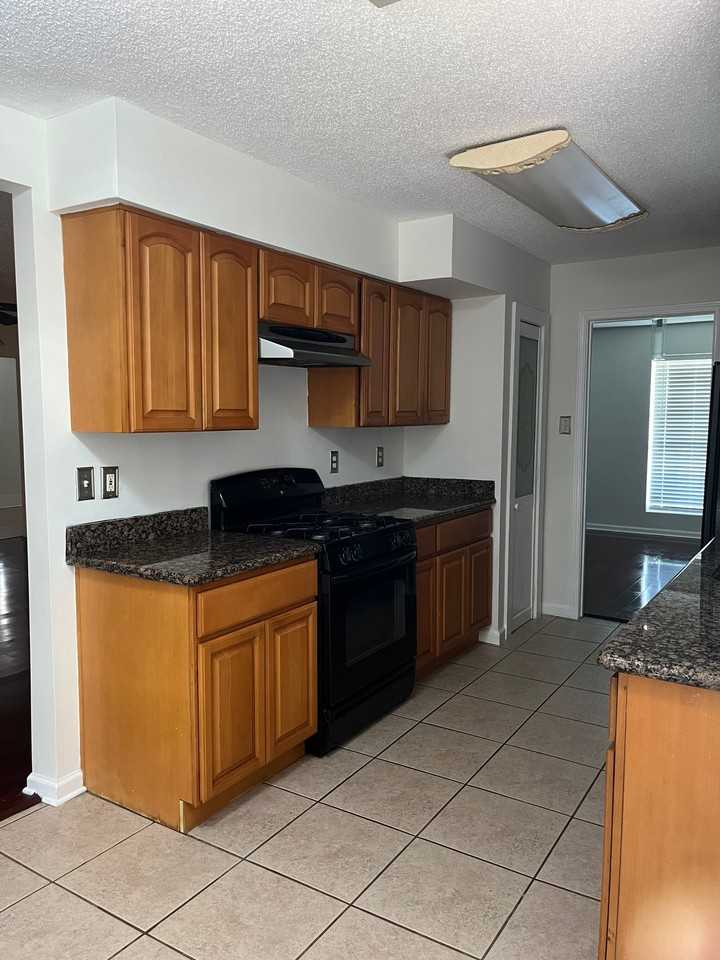 7170 Wayside Dr - Photo 6 of 12