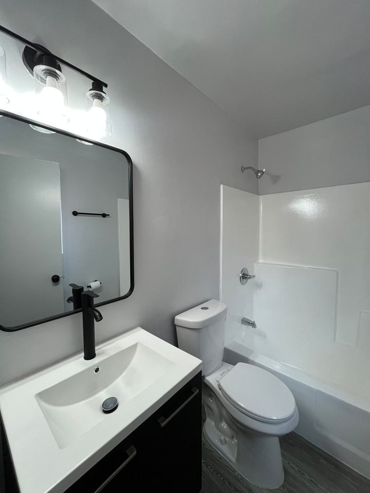 5872 S Figueroa St #1 - Photo 5 of 10