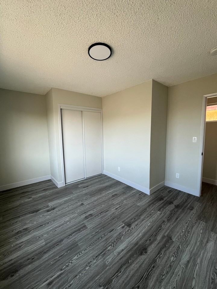 5872 S Figueroa St #1 - Photo 6 of 10