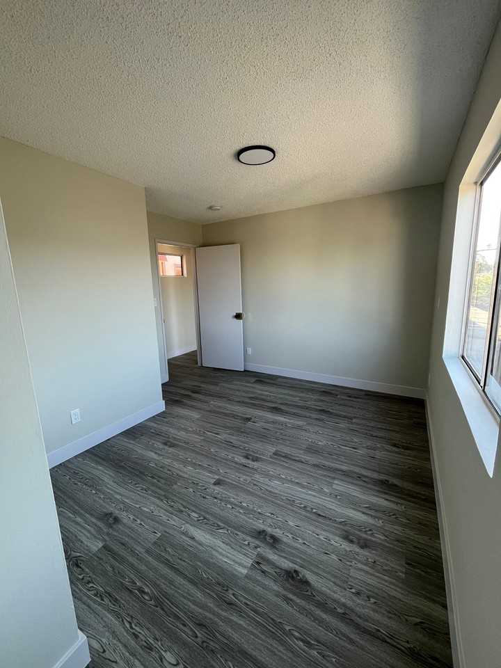 5872 S Figueroa St #1 - Photo 7 of 10