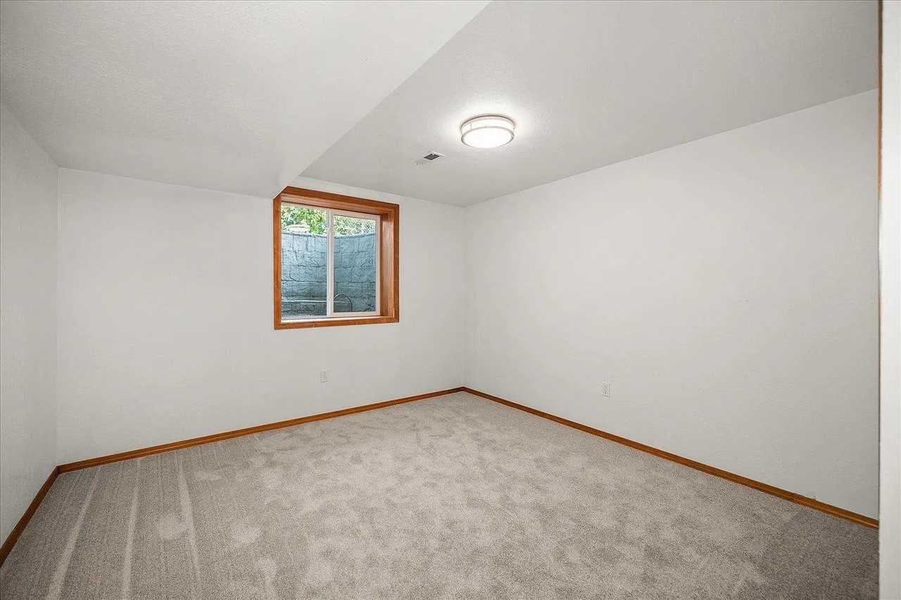 3415 S Morrill Dr - Photo 4 of 20