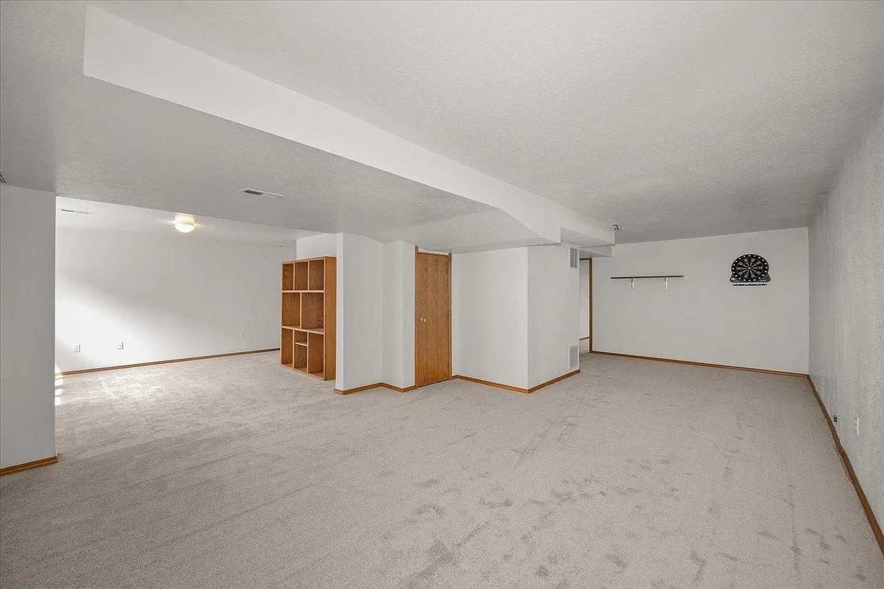 3415 S Morrill Dr - Photo 5 of 20