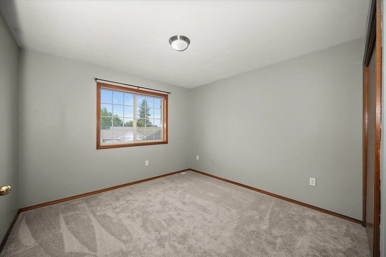 3415 S Morrill Dr - Photo 6 of 20