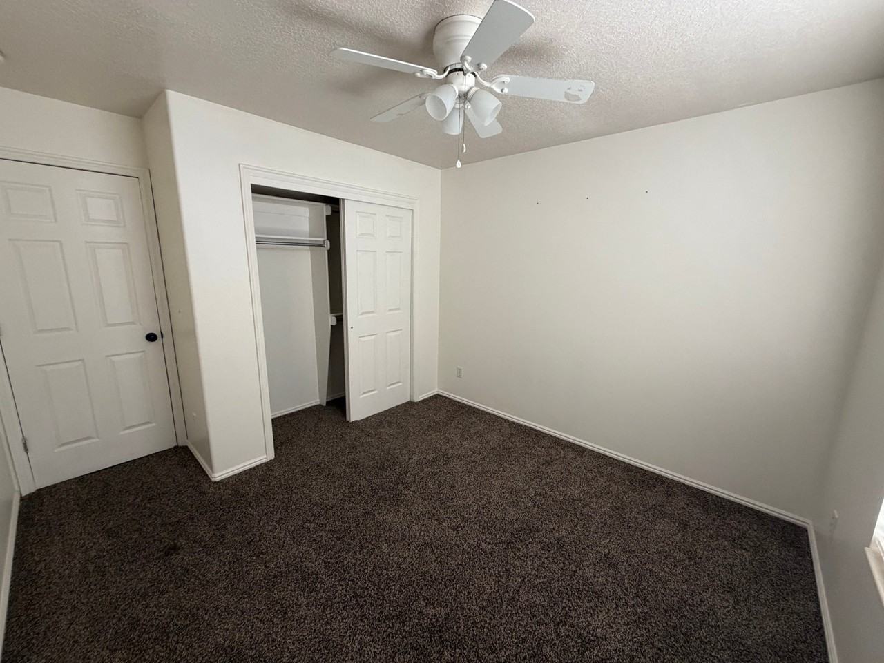 5572 Sw - Photo 2 of 6