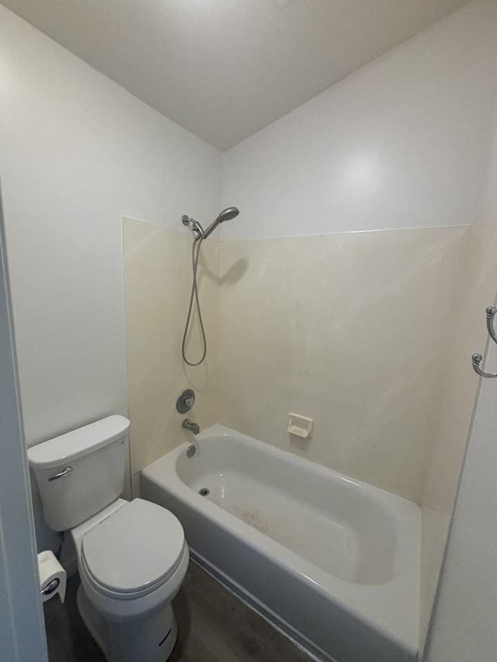 914 N Main St - Photo 3 of 33