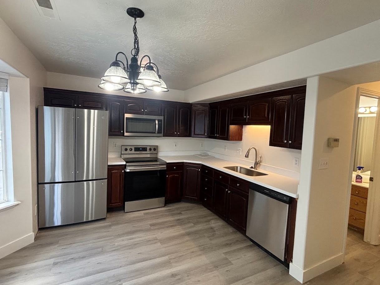 914 N Main St - Photo 5 of 33