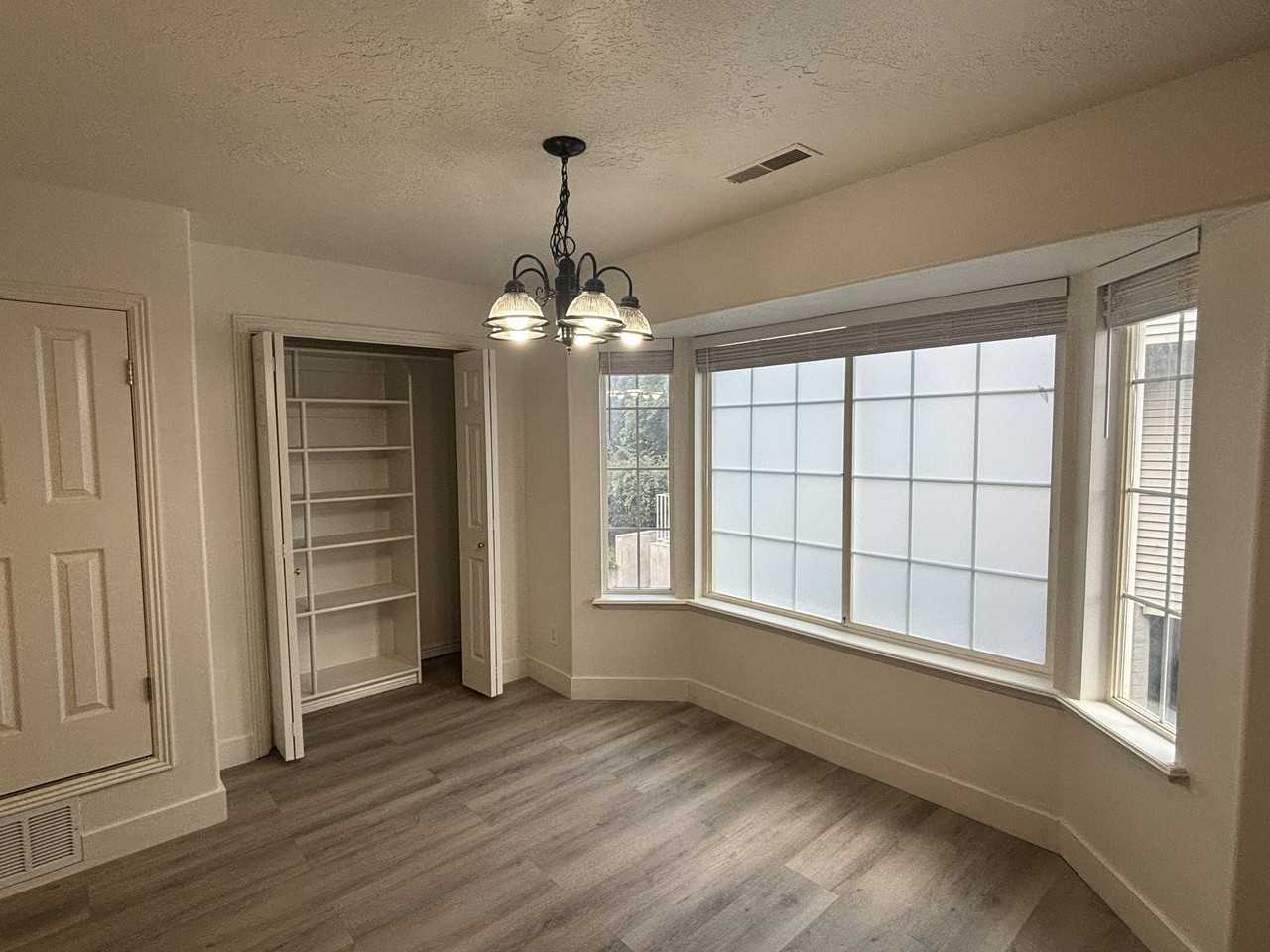 914 N Main St - Photo 6 of 33