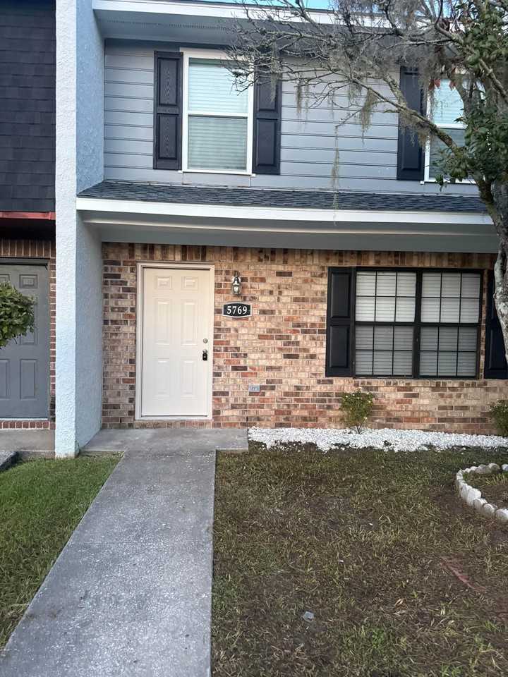 5769 Dewsbury Ln - Photo 2 of 20