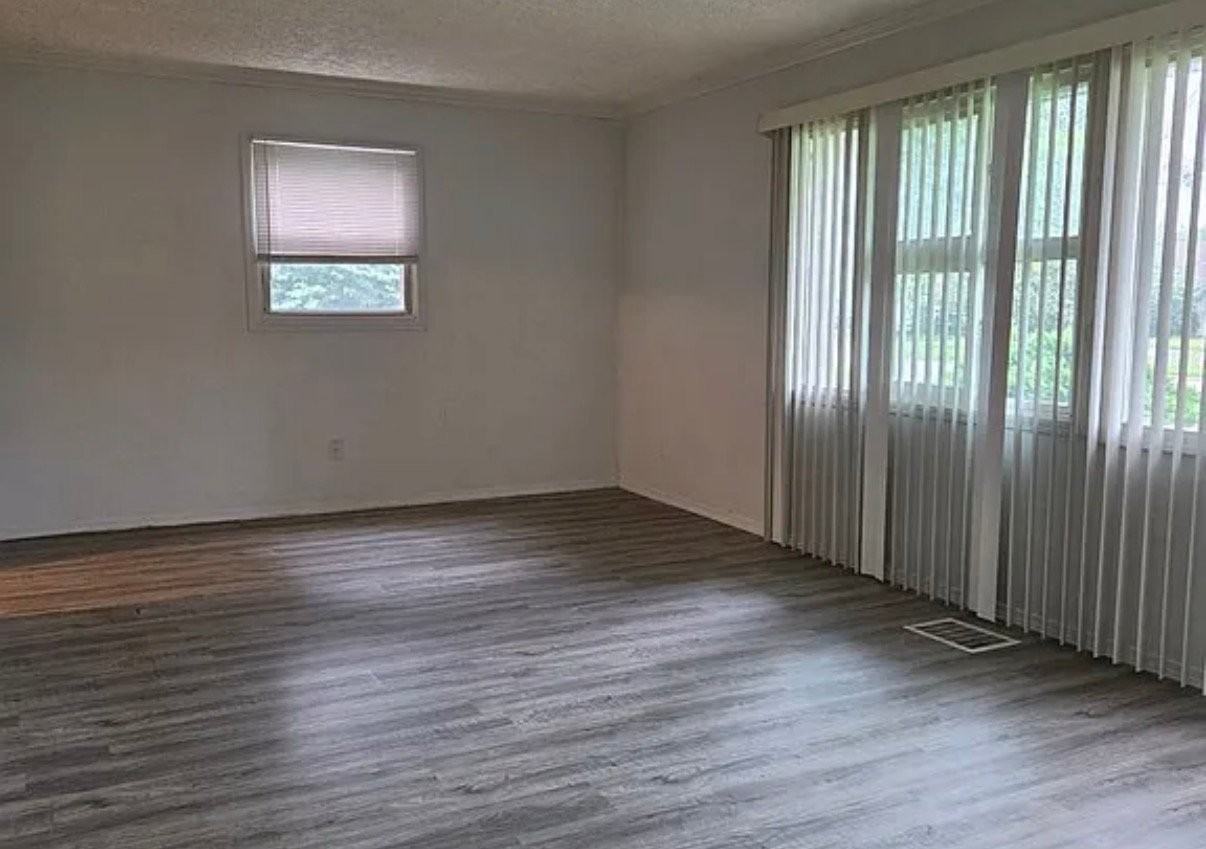 946 S Hampton Rd - Photo 2 of 11