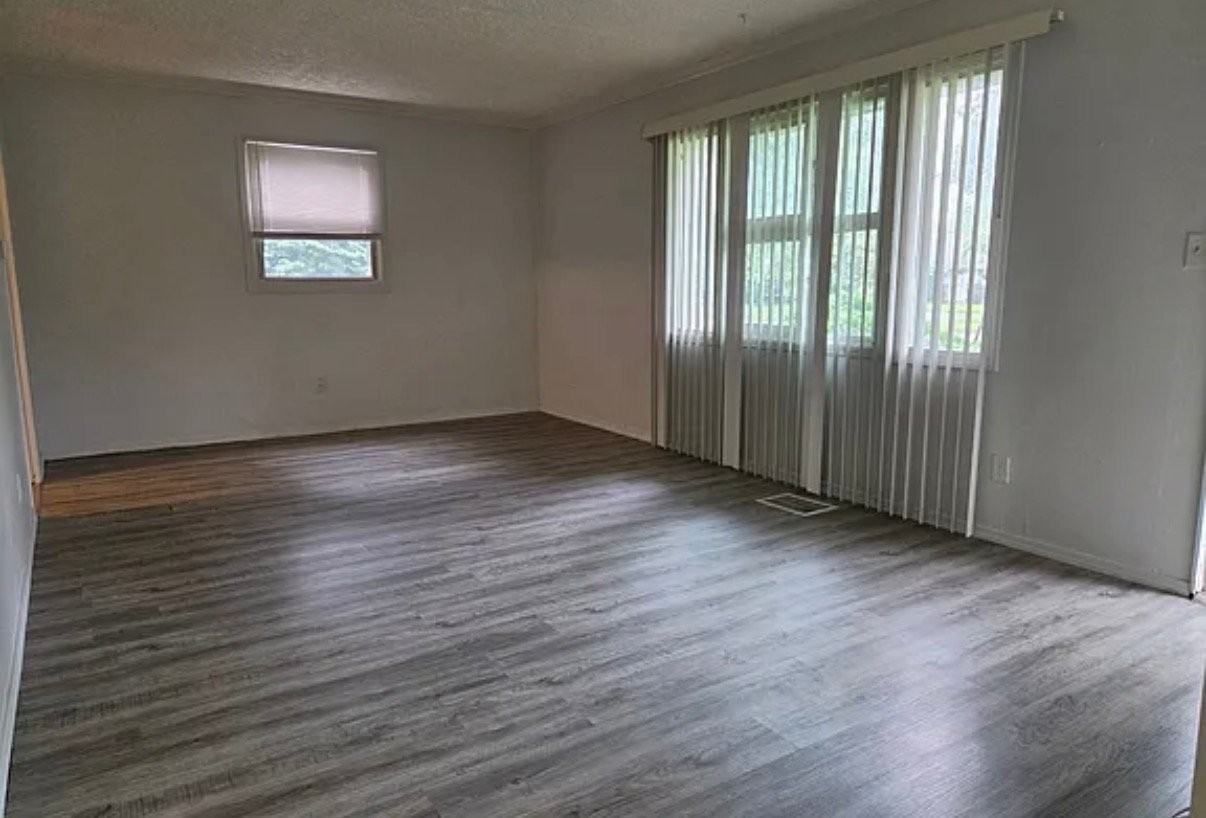 946 S Hampton Rd - Photo 5 of 11