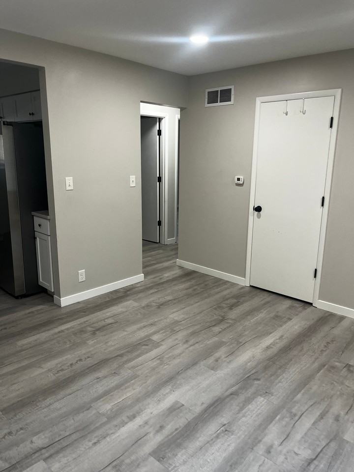 312 N 6th St - Photo 2 of 7