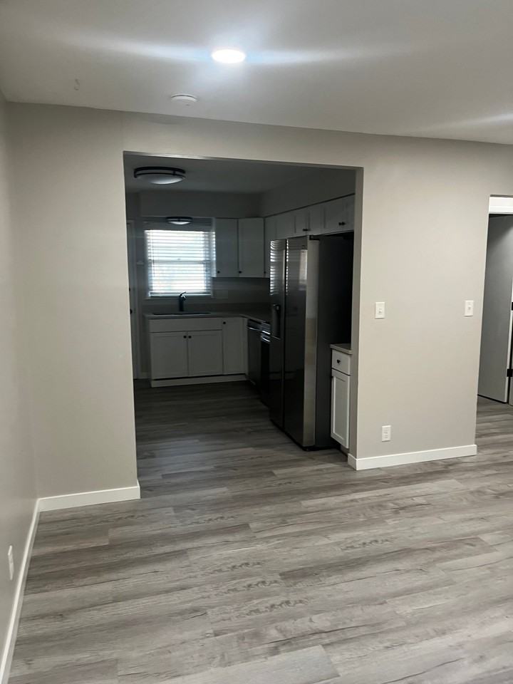 312 N 6th St - Photo 3 of 7