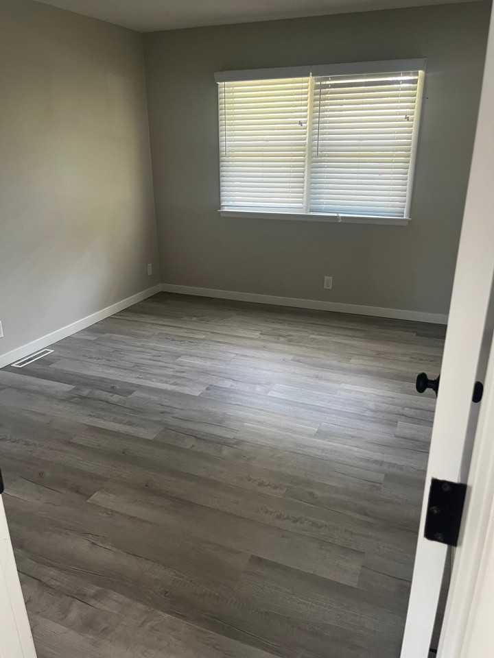 312 N 6th St - Photo 5 of 7