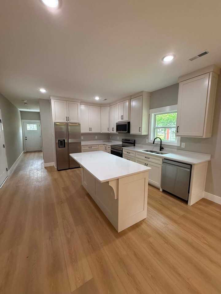 318 1st Ave - Photo 2 of 14
