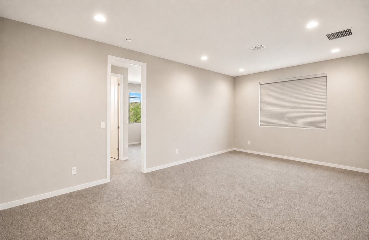 21025 N 61st St - Photo 5 of 10