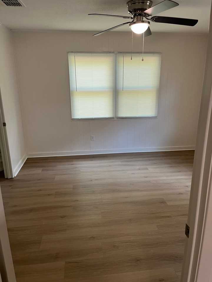 404 Capital St - Photo 7 of 12