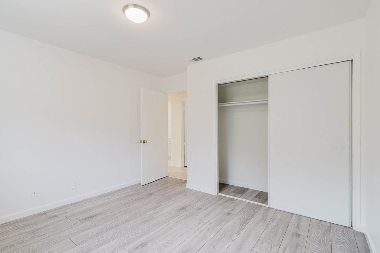 10539 Samoa Ave - Photo 4 of 20