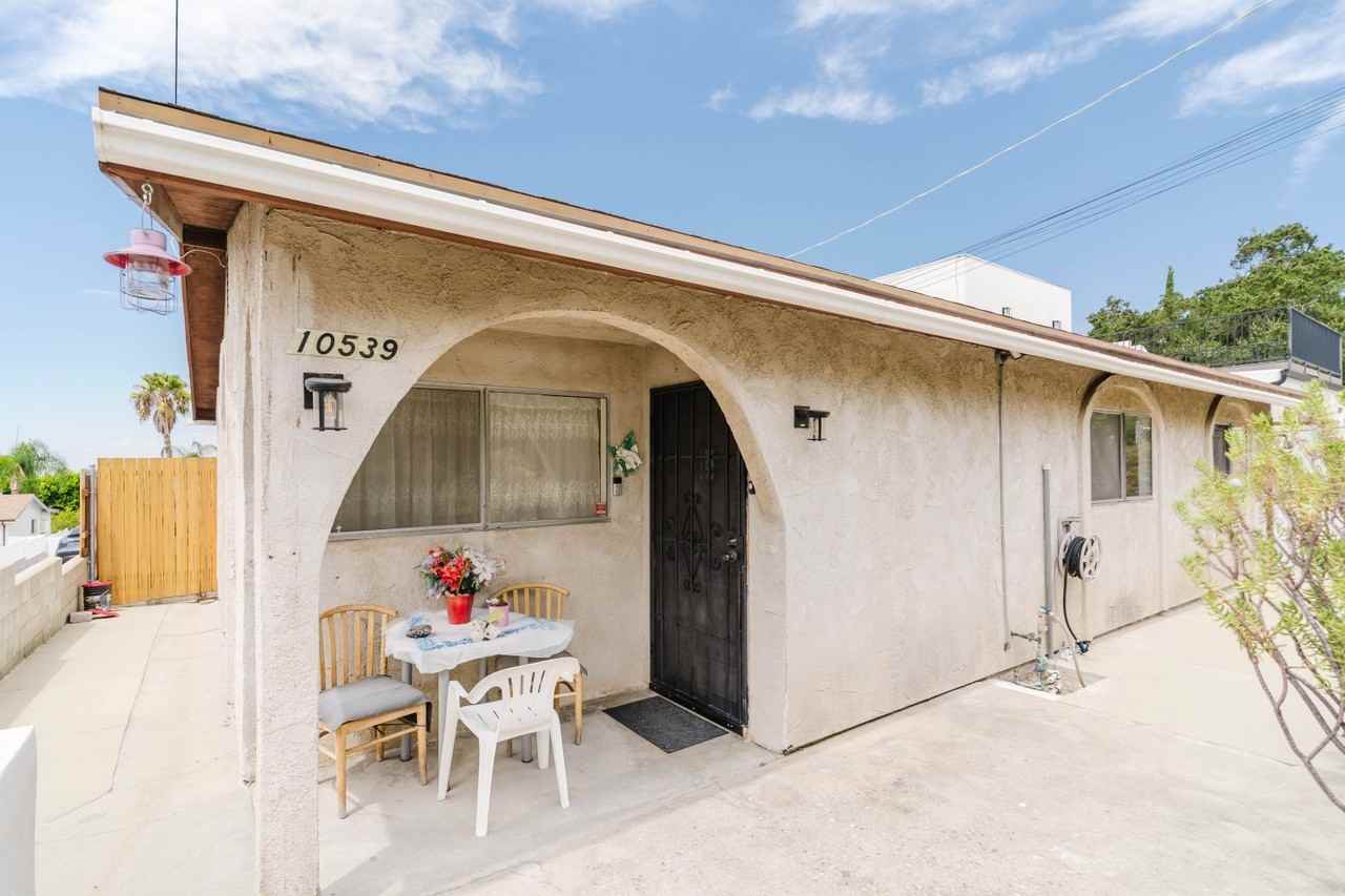 10539 Samoa Ave - Photo 5 of 20