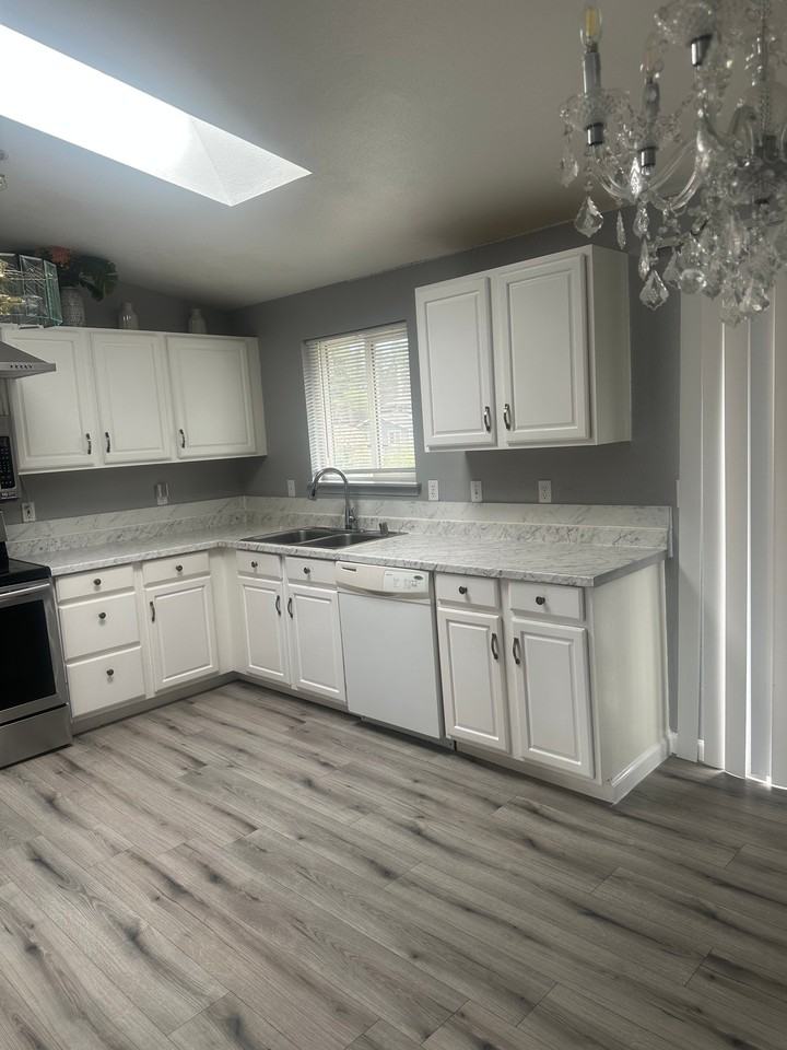 1410 E 60th St - Photo 2 of 20