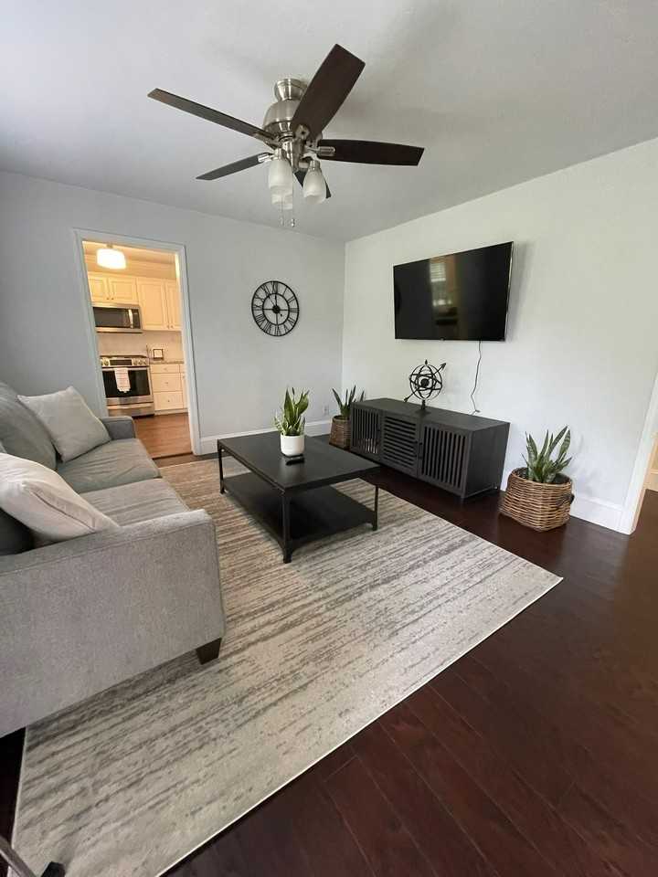 1825 Windham Pl - Photo 3 of 20