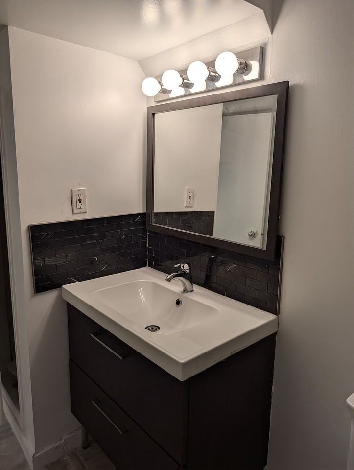 3327 45 St Sw - Photo 3 of 25