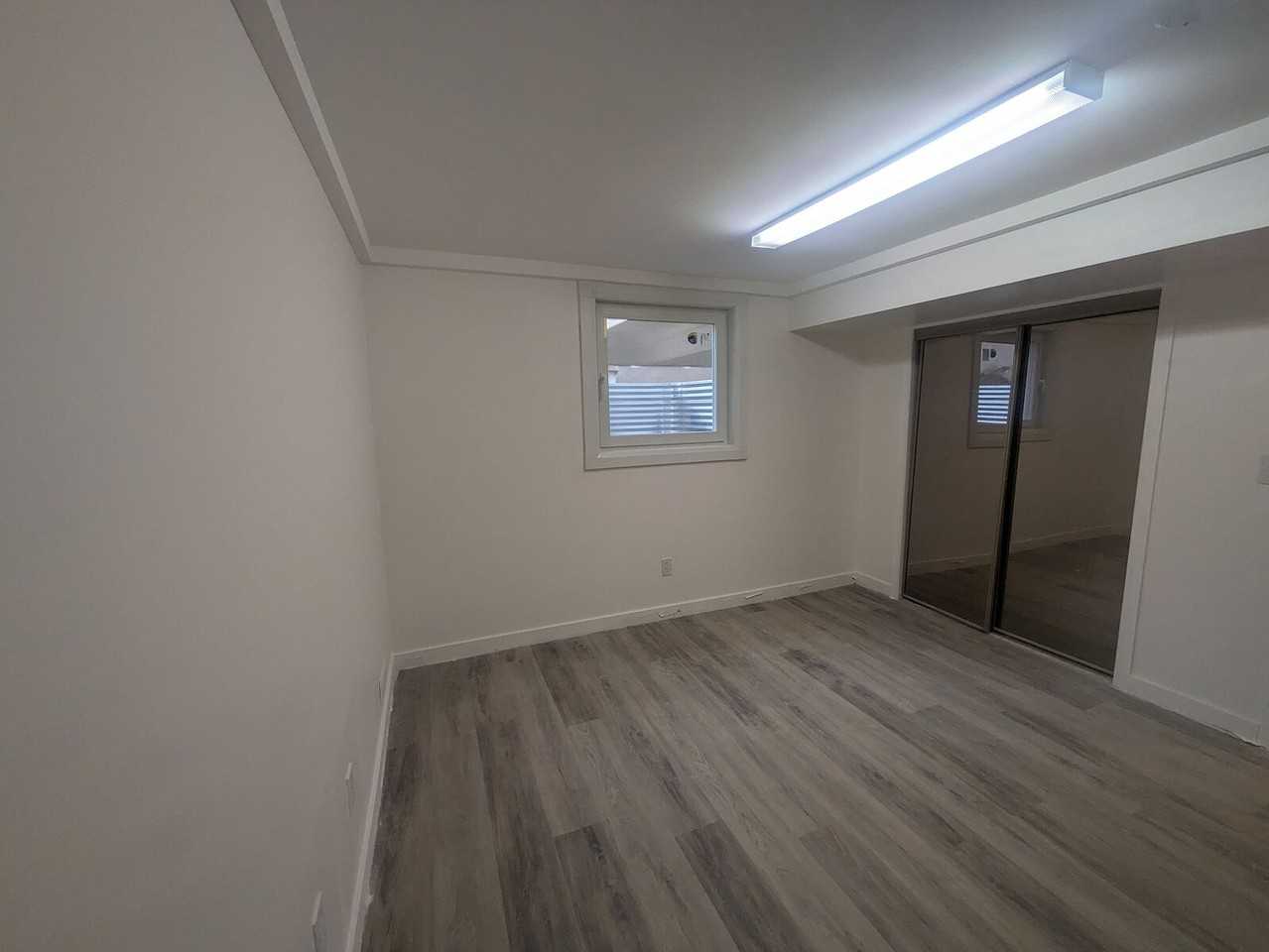 3327 45 St Sw - Photo 4 of 25