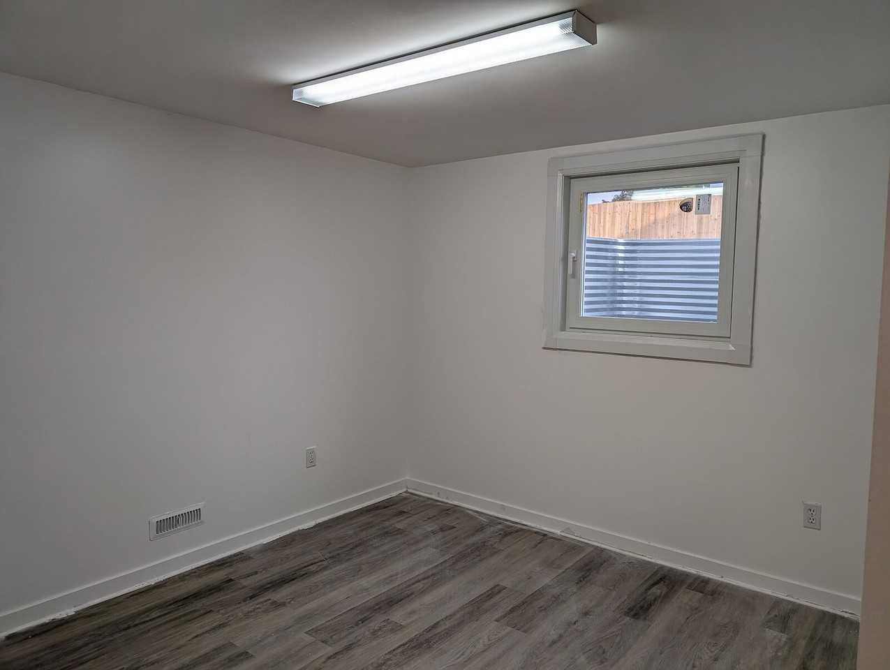 3327 45 St Sw - Photo 6 of 25
