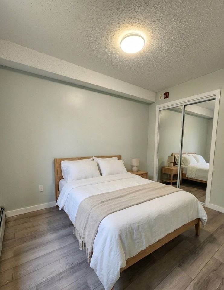 4328 4 St Nw - Photo 2 of 10