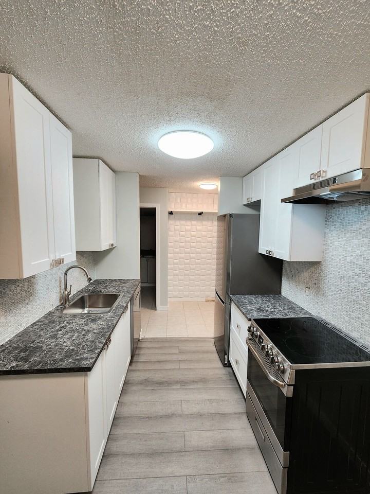 4328 4 St Nw - Photo 3 of 10