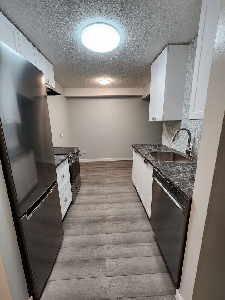 4328 4 St Nw - Photo 4 of 10