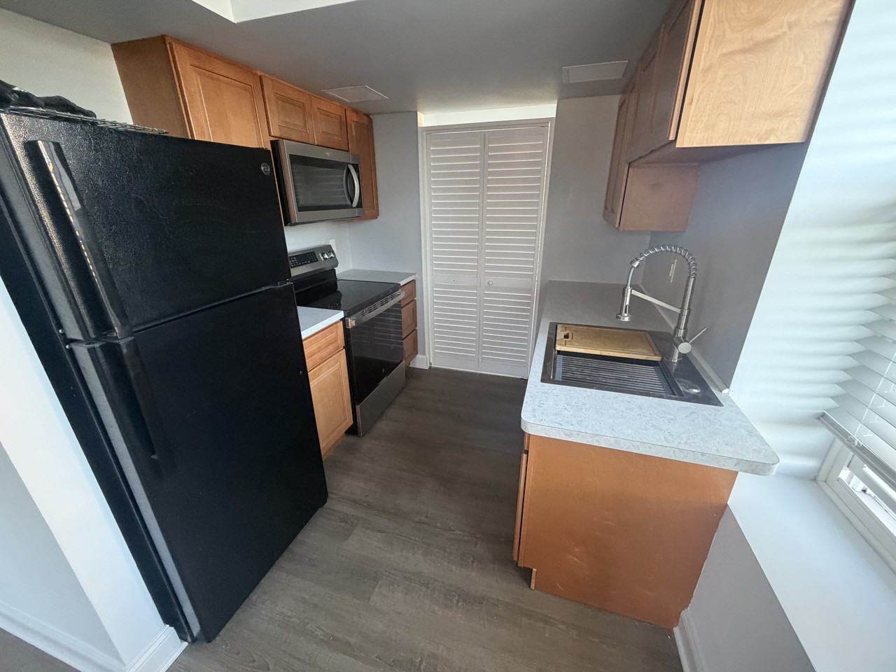723 Ridge Ave #11 - Photo 6 of 17