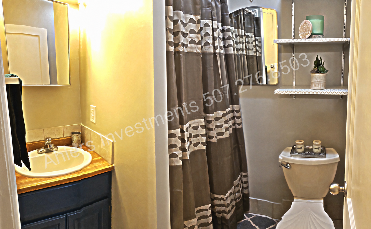 26 N Broadway St #4 - Photo 5 of 11