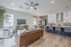 featured image of 115 W Holcomb Ln