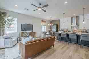 115 W Holcomb Ln - Photo 1 of 1
